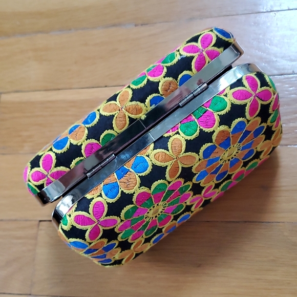 Embroidered Purse - Picture 5 of 5